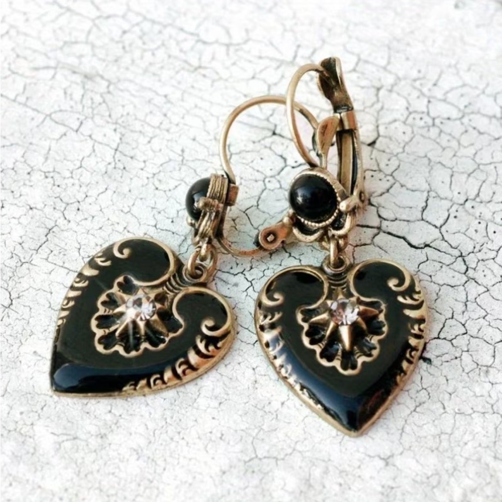 Vintage Style Black Heart Drop 
Earrings Gold Tone Boho Romantic